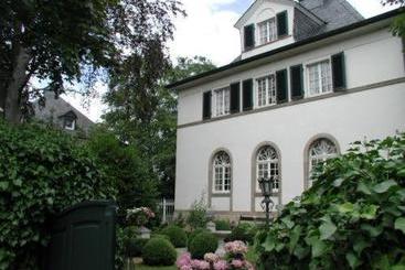 Отель Bastgen Bed & Breakfast