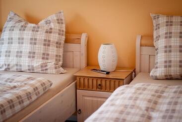 فندق Cafe Hehrlich Cafe, Pension & Mehr