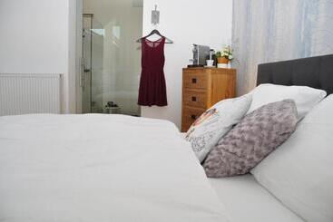 酒店 Six! Eat Work Sleep