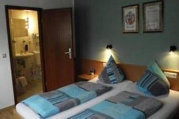 Отель Weingasthaus Zum Fährhof