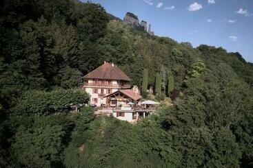 Общежитие Auberge Du Pont De L Abîme