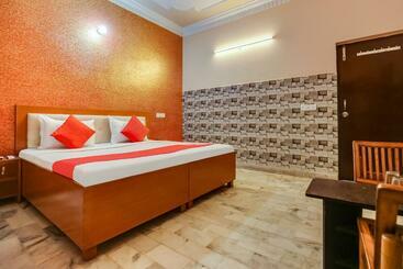 Flagship Hotel Ashirwad