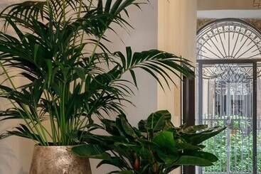 هتل آپارتمان Grand Universe La Residenza