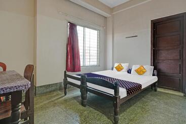 ホテル Spot On Padinjarekara Tourist Home