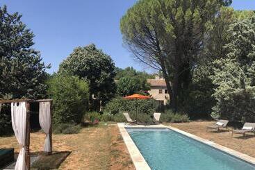 Bed and Breakfast Chambre Panda La Garonne