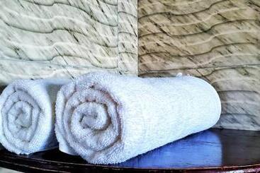 هتل Gipir And Labongo Safari Lodge Ltd