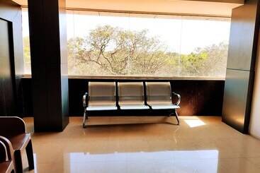 酒店 Yuvraj Galaxy Inn