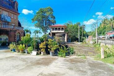 Reddoorz @ Grand Valley Castle Hotel Cagayan