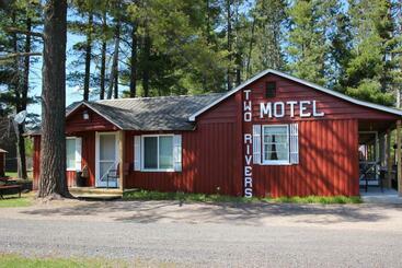 הוסטל Two Rivers Motel And Cabins Of Kenton, Mi