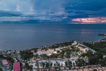 Отель Villa Excellance Beach And Wave Pool Resort