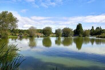 אתר נופש Bosworth Lakeside Lodges