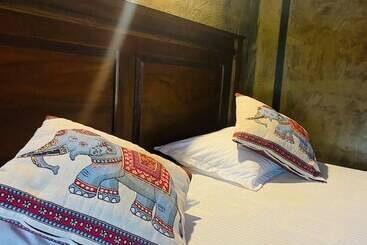 Отель Gagees Lake View Cabana