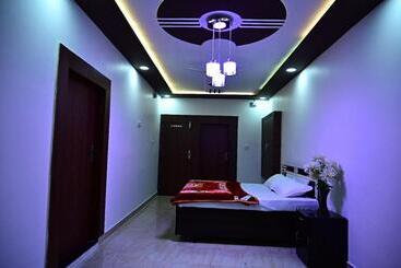 ホテル Oyo  Raj Laxmi Residency