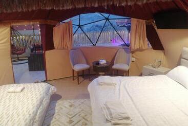 پانسیون Bubble Castle House