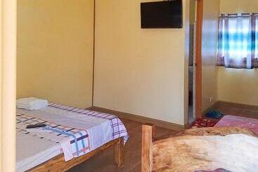 בית מלון כפרי Shandy S Transient House