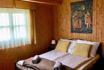 ペンション Eszter Ház