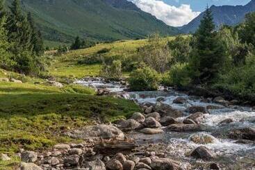 پانسیون Salamat Guest House