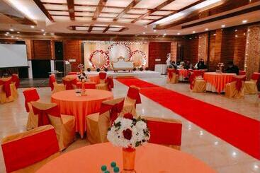 Fabhotel Prime The Rivlet Mg Road