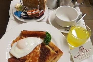 בית מלון כפרי Botanic Rest Queens Quarter