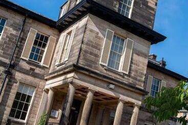 فندق Halifax Hall