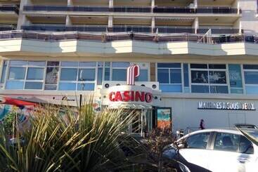 Отель De La Plage