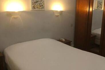 酒店 Hôtel Des Couronnes Châteaudun