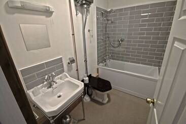 בית מלון כפרי The Resolution