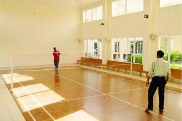 Treehouse Hotel Club & Spa