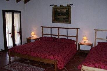 בית מלון כפרי Agri Village Pavia