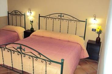 هتل Agriturismo Il Pozzo Antico