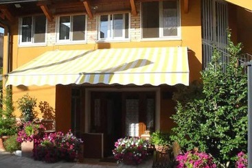 Отель Bed & Breakfast Villa Mena