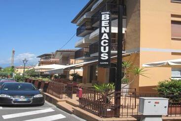 בית מלון כפרי Benacus