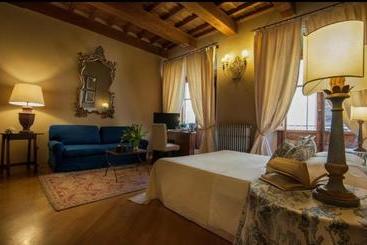 هتل Capri Moon Guest House
