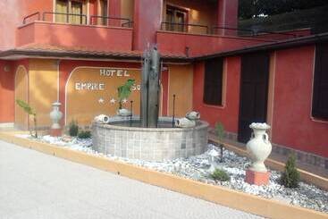 호텔 Empire Resort