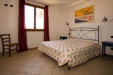 هتل Follonica Apartments