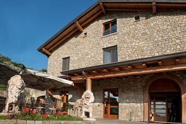 Отель Fontana Santa