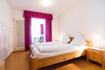 هتل Gasthaus Pension Löwen