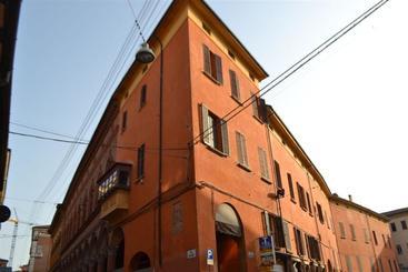 هتل B&b And Home La Piazzetta Della Pioggia