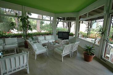 Отель Monna Lisa