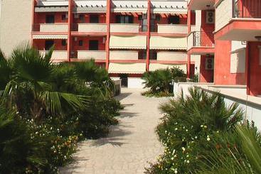 בית מלון כפרי Residence Marina Di Carlino Tourist