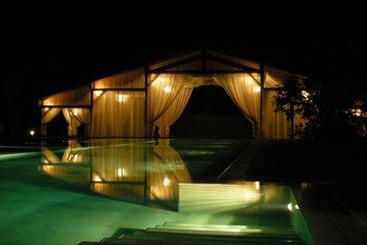هتل Agriturismo Capriata Shore Club