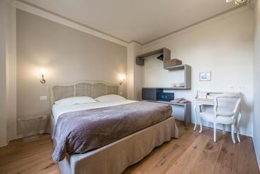 هتل Villa Italia Luxury Suites And Apartments