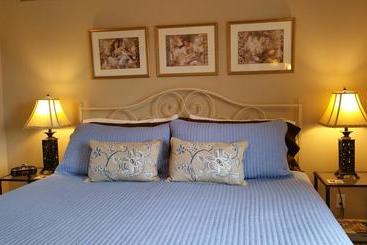 هتل John S Gate Gourmet B&b