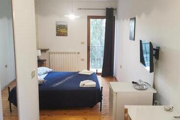 בית מלון כפרי Rooms Milan 1370