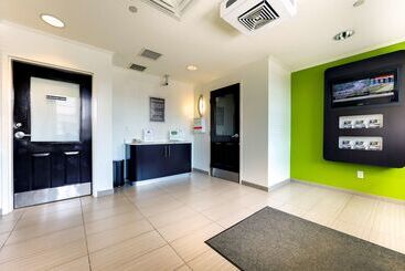 בית מלון כפרי Studio 6 Toronto Mississauga With Kitchenettes