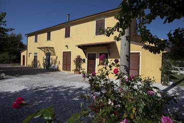 酒店 B&b Casale Le Rose