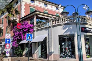 호텔 Sembenini Palace