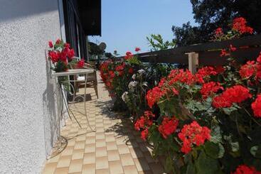 בית מלון כפרי Cinqueterre Holidays