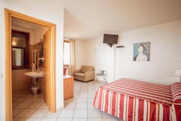 Отель Albergo Luna Di Marzo