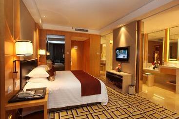 هتل New Century Pujiang